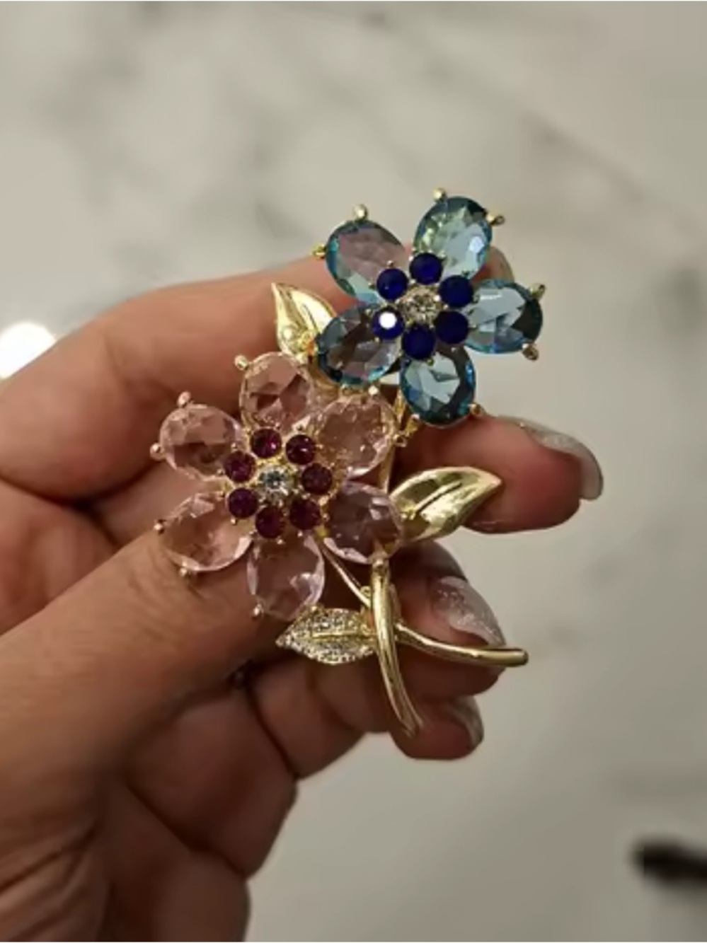 Romantic Pastel Gold Floral Brooch - Picture 5 of 9